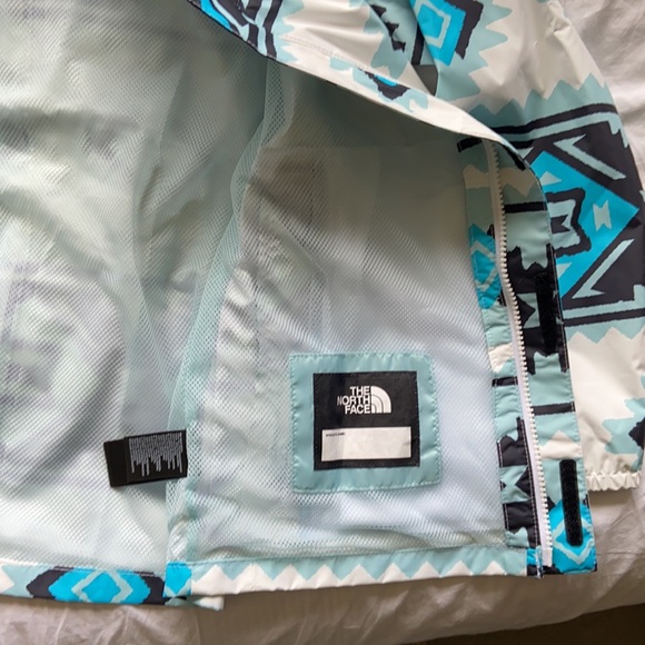 NWT Girls Resolve Reflective Rain Jacket - Picture 4 of 8